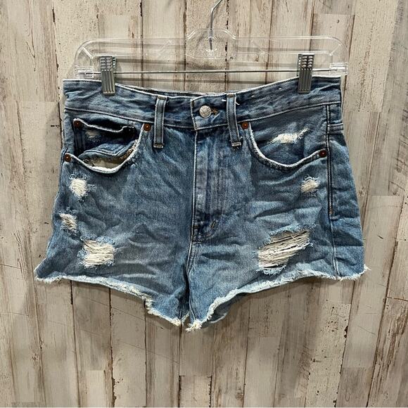 Madewell Relaxed Denim Shorts in Renfield Wash: Destructed Edition Distressed - Picture 2 of 9